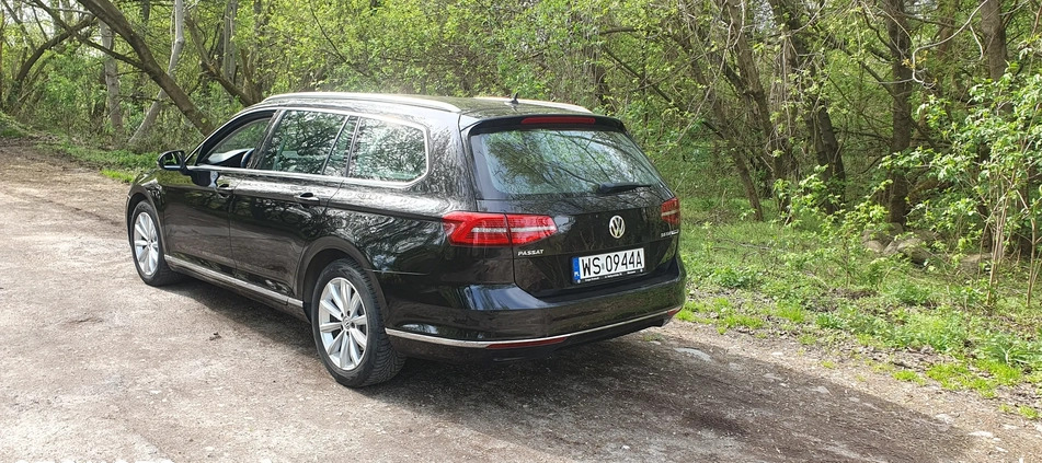 Volkswagen Passat cena 69000 przebieg: 152906, rok produkcji 2017 z Warszawa małe 137